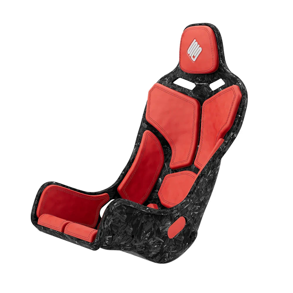 SIMGASM Atlas Formula seat with a Forged Carbon Look shell fitted with red cushions in a front three-quarter view